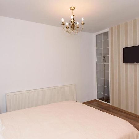 Tourist B&C Hotel Curtea De Arges Luaran gambar