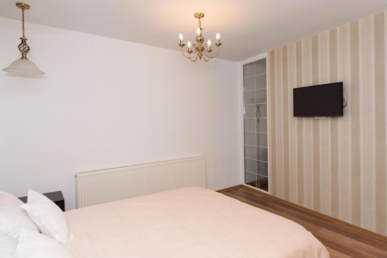 Tourist B&C Hotel Curtea De Arges Luaran gambar